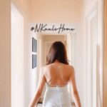 Nitibha Kaul Instagram - Welcome to my home 🏡 The journey of setting up my own apartment has been the toughest, most rewarding experience. 7 months ago when I decided that I am going to own a house of my own & make it a visual representation of who I am & what I stand for - I did not realise the magnitude of what I had set out to do- from house hunting, closing the deal, renovations, interior styling, walls, lights, furniture, decor- every inch of this house has been a labour of love & I couldn’t be more proud of what I’ve created 🥺 Not without the help of my amazing parents without who’s support none of this would have been possible ✨ A space that feels inspiring yet comforting at the same time, a space I look forward to, my own little world 🌎 This marks a new chapter in my journey & I am so excited to take you guys along each step of the way & create some beautiful content from #NKaulsHome 🤍 Also is this house lucky for me or what, because we just HIT ONE MILLION ON INSTAGRAM TODAY 😫🧿 Nothing but gratitude for this life ❤️ Huge shout out to all the people who have helped me build my dream space: Interior Designer @kaulaakriti @creative_circle80 Interior Stylist @vaidehiruparel @houseofflair.co Walls @udchomes Flooring @opulo_india Bath @colston_bathrooms & @lifetimebath Rugs @ddecordiaries Curtains @signature_ruby Mirror @casagoldofficial Cushions @pluchistore #HomeDecor #HouseTour #DecorInspo #CoastalDecor #NeutralInteriors #HomeOwner #NitibhaKaul #HomeTour