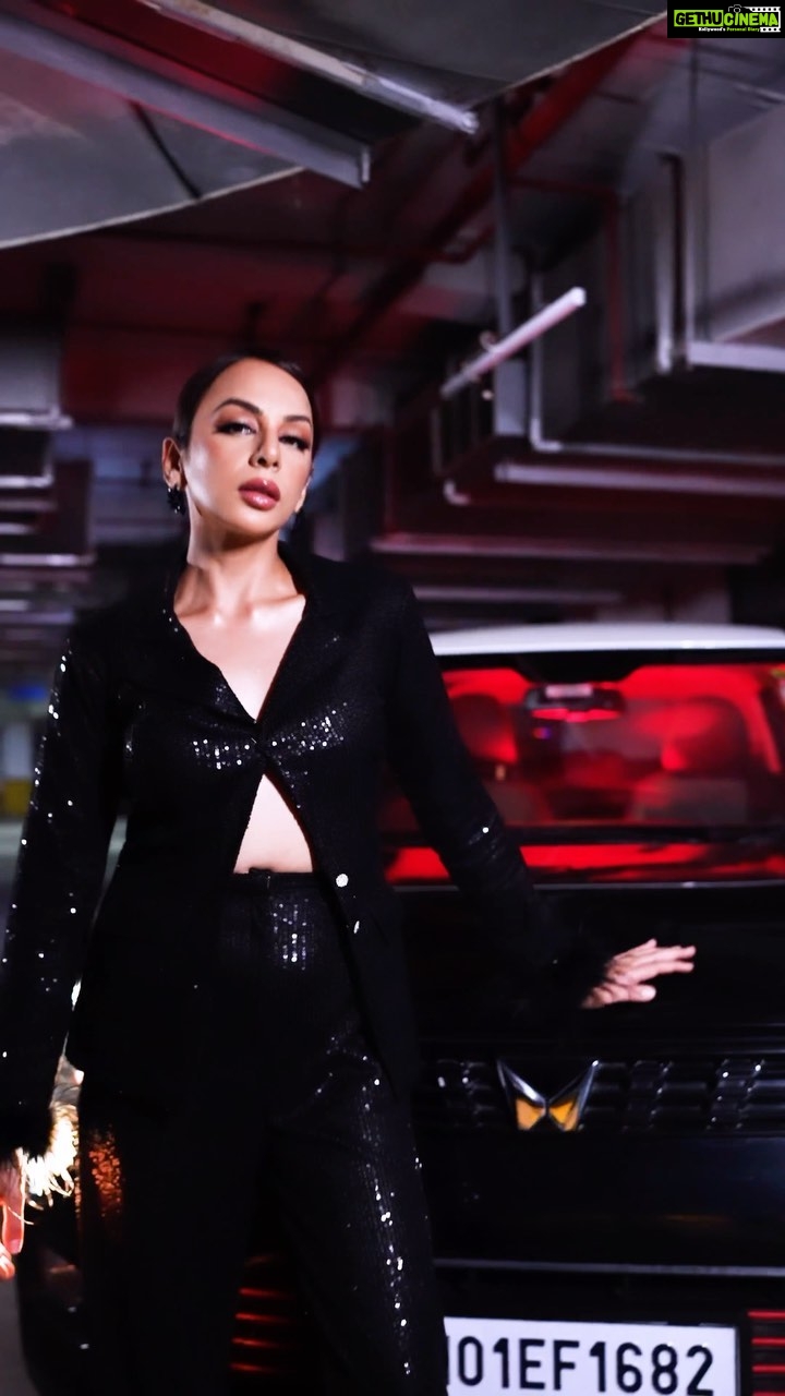 Nitibha Kaul Instagram - The XUV300 is as 🔥 as this track. When I first got my hands on this car, I KNEW I had to create some magic with it & boom- you have me in my element- heels, glitter & my shiny ride 😍 Obsessed with what we have created here, show some love? #xuv300 #mahindraxuv300 #LoveForThrill #paidpartnership