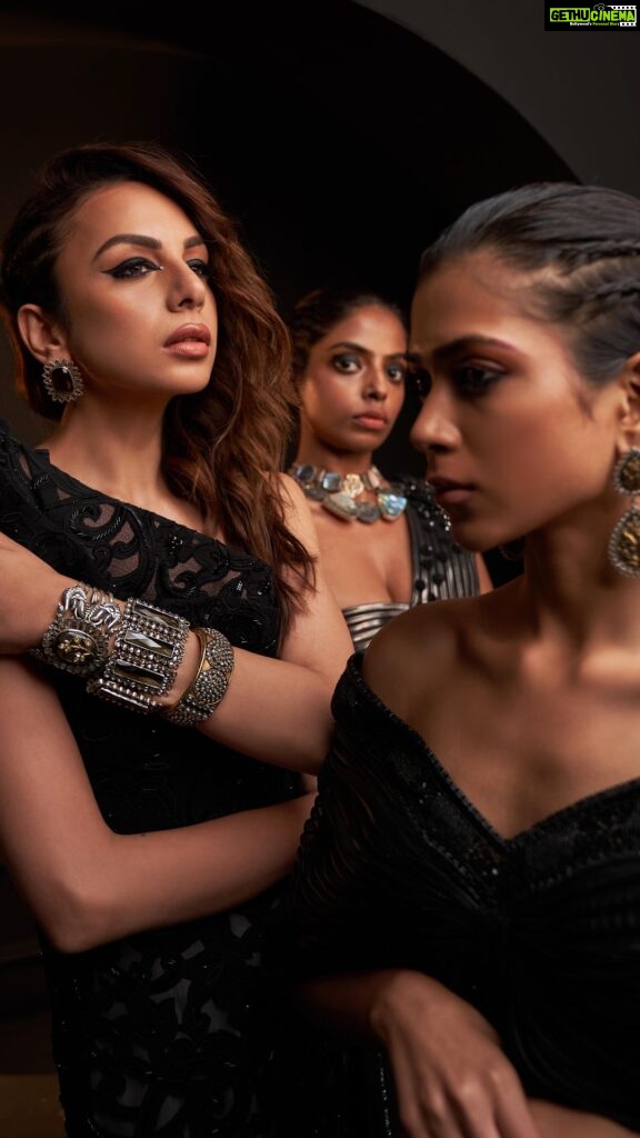 Nitibha Kaul Instagram - When @sangeetaboochra asked me what the inspiration would be for my jewellery collection- I knew it had to represent the DIVINE FEMININE & not just one side of it- every single attribute that defines a woman, which is why I named the collection “Vividh”- diverse & beautifully so ✨ Black has always been a color that stands for power, mystery & desire & this video depicts a woman who truly embraces that side of her persona. All while highlighting how beautiful this jewelry looks on all skin tones while helping you be the most authentic, sexy & powerful version of yourself 🖤 The collection is live on www.sangeetaboochra.com Photography @amanwithfilms Styling and Art Direction @egowaali NK Makeup @mehulbodh HMU @pallavidevika Cinematographer @sourabhgrover Outfit @geishadesigns #SBxNK #NitibhaKaul Black #Power #WomenEmpowerment #PowerfulWomen #DarkDesire #DarkAesthetic #AllBlack #SilverJewellery #GraphicEyeliner #BlackLove #Inclusive