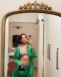 Nitibha Kaul Instagram - About last night 💚💙

Outfit @zara 
Bag @newbottega 

#OOTD #WhatIWore #FitCheck #CasualFashion #RelaxedFit