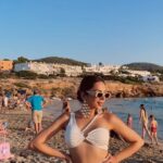 Nitibha Kaul Instagram – All white for beach day in Ibiza 🏖

#NKTravels #NKsHotGirlSummer #EuroSummer #Ibiza #IbizaBeach #BeachDay #GRWM Ibiza, Spain