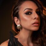 Nitibha Kaul Instagram - When @sangeetaboochra asked me what the inspiration would be for my jewellery collection- I knew it had to represent the DIVINE FEMININE & not just one side of it- every single attribute that defines a woman, which is why I named the collection “Vividh”- diverse & beautifully so ✨ Black has always been a color that stands for power, mystery & desire & this video depicts a woman who truly embraces that side of her persona. All while highlighting how beautiful this jewelry looks on all skin tones while helping you be the most authentic, sexy & powerful version of yourself 🖤 The collection is live on www.sangeetaboochra.com Photography @amanwithfilms Styling and Art Direction @egowaali NK Makeup @mehulbodh HMU @pallavidevika Cinematographer @sourabhgrover Outfit @geishadesigns #SBxNK #NitibhaKaul Black #Power #WomenEmpowerment #PowerfulWomen #DarkDesire #DarkAesthetic #AllBlack #SilverJewellery #GraphicEyeliner #BlackLove #Inclusive