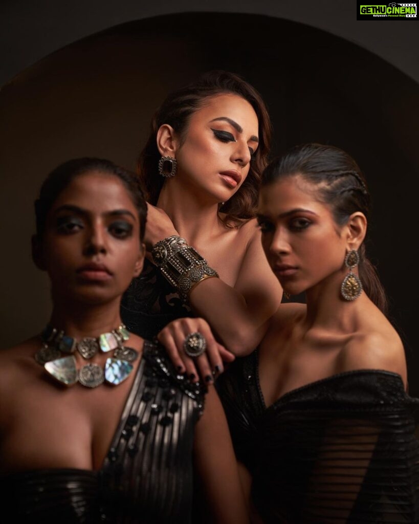 Nitibha Kaul Instagram - When @sangeetaboochra asked me what the inspiration would be for my jewellery collection- I knew it had to represent the DIVINE FEMININE & not just one side of it- every single attribute that defines a woman, which is why I named the collection “Vividh”- diverse & beautifully so ✨ Black has always been a color that stands for power, mystery & desire & this video depicts a woman who truly embraces that side of her persona. All while highlighting how beautiful this jewelry looks on all skin tones while helping you be the most authentic, sexy & powerful version of yourself 🖤 The collection is live on www.sangeetaboochra.com Photography @amanwithfilms Styling and Art Direction @egowaali NK Makeup @mehulbodh HMU @pallavidevika Cinematographer @sourabhgrover Outfit @geishadesigns #SBxNK #NitibhaKaul Black #Power #WomenEmpowerment #PowerfulWomen #DarkDesire #DarkAesthetic #AllBlack #SilverJewellery #GraphicEyeliner #BlackLove #Inclusive