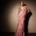 Nitibha Kaul Instagram - Dug deep & found gold (in my library) Shoot for @culturedwedding Managing Editor: @yadav_manjeet Business Head: @divyanijain1925 Outfit: @bydivyaaggarwal Jewellery: @agarwalcompany Stylist: @meghakhandelwal_ Makeup: @mua_shraddhanand Photographer: @shutterstrings Location: @pullmannewdelhiaerocity Artist Manager: @aaayeshamehta PR Manager: @sanikatulsian