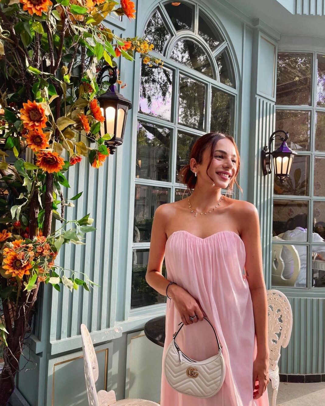 Nitibha Kaul Instagram - Nothing some good coffee & a cute outfit can’t fix ☕️ (Swipe to the last slide to see HOW intense my tan really is, don’t want it to go away tho 😭😭😭😭) Wearing @love__rever via @alistclub Bag @gucci Chain @themabeljewelry #CoffeeBreak #CaffeineFix #CuteDress #SummerDress #AestheticCafe #CafeGoals #SummerVibes Café De Flora