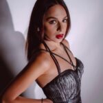 Nitibha Kaul Instagram - A weapon of the savage 💋 Wearing the stunning @supriamunjalatelier Makeup by yours truly 💁🏻‍♀️ 📸 @iam_ankurgoel On my lips the @lorealparis Color Riche Lipstick -666- I Win . . . #RedLip #EveningGown #BlackGown #RedLipstick #SavageWomen #PowerfulWomen #Strength #RedLipMakeup #MakeupLook #BeautyShot #PortraitShot #StyleFile #NitibhaKaul #NKStyles #KaulForMakeup #ImWorthIt #ShesWorthIt Delhi, India