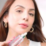 Nitibha Kaul Instagram - My secret to hydrated, plump skin is the Hyaluronic Acid Serum by L’Oréal Paris. 💦✨ It contains micro Hyaluron that penetrate deep into the skin, making it hydrated and plumpy from within. It intensely hydrates to reduce fine lines by 60%. Say goodbye to dryness and hello to a hydrated, youthful skin.