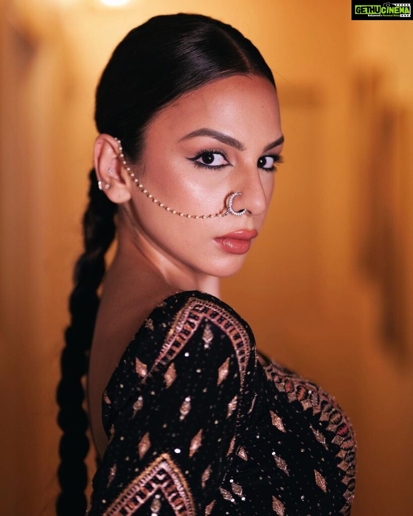 Nitibha Kaul Instagram - One for the books ✨ Wearing the OG @ritukumarhq for her stellar comeback show at Day 2 of @fdciofficial Indian Couture Week 🖤 Bracelets & Rings @sangeetaboochra Nath @suhana_art_and_jewels Braid @dolcy.in Styling @xhrexhth Clicked by @focal.studios Makeup by me @ri_ritukumar @quirkbrandconsulting @varunpratap_ #ICW23 #RituKumarLabel #CoutureWeek #IndianFashion #NKStyles #Fashion #Explore