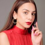 Nitibha Kaul Instagram - #AD The most pigmented & transfer-proof formula I have EVER tried- the Color Riche Intense Volume Matte Lipsticks by @lorealparis 😍 Gives you an amazing & long lasting colour payoff in just one swipe 💋 Its enriched with Hyaluronic Acid for that plump, hydrated pout. Get your hands on the collection today! #LorealParisIndia #ColorRicheLipsticks #LorealParis #LipstickDay Wearing @lovebelucci
