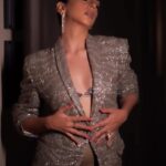 Nitibha Kaul Instagram - Last night for & in @siddartha_tytler 💣 MUA @shivolidogra_makeupartist Jewelry @gngjewelry by @sixmran via @famey.co Shot by @focal.studios Edit by me #SequinedBlazer #NKStyles #CoutureFashion #FashionReel