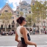 Nitibha Kaul Instagram – 24 hours in Barca 🤎

#TravelGram #NKInBarcelona #NKsHotGirlSummer #Barcelona #StreetStyle Barcelona, Spain