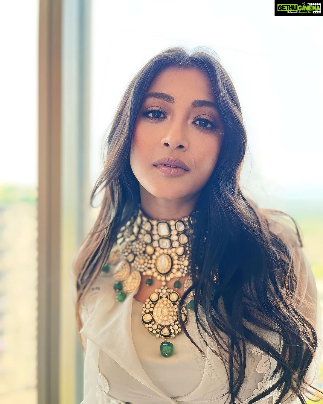 Paoli Dam Instagram - Portraits by @makeupartist_prasenjit . Beautiful @paoli_dam for @anandalok_abp ❤️❤️ Thank you @angshu_esque @asif.salam2023 ❤️❤️ Assisted by @sumana8775 @ankitabiswas2203 ❤️❤️ #makeupartist #makeupandhair #makeupartistprasenjit #portraitbyprasenjit ❤️ India