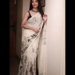 Paoli Dam Instagram – || अक्सर तुमसे मिलकर मुझको
घर सा लगता है ,
फिर क्यूँ दिल ही दिल में कोई
डर सा लगता है ||
.
.
.
#portrait #saree #blackandwhite #traditional #portraitphotography #instafit #instapost #ootd #lookofthatday #instagood #potd #photoshoot #instamood #instagram #carousel #newpost #instaphoto #paolidam #paolidamofficial