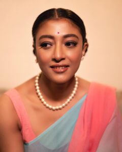 Paoli Dam Instagram - Colour , Effervescent , Luminosity !
Makeup and hair - @abhijitpl2  @sanandalaha 
Photographed by - @sourav3934 
.
.
.
#colours #effersvescent #luminosity #portraits #photographs #carousel #newpost #saree #portraitphotography #instafashion #instagram #instagood #instadaily #potd #ootd #paolidam #paolidamofficial