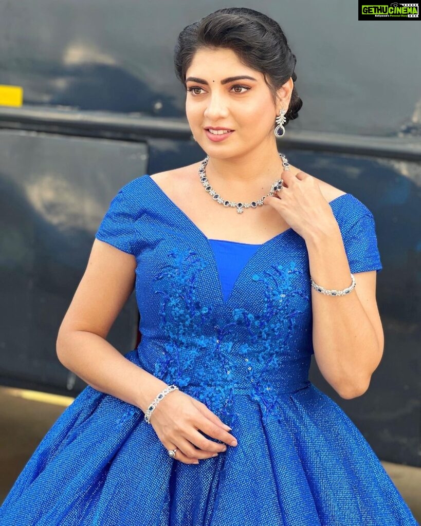 Papri Ghosh Instagram - I’m wearing my favorite blue at #skv #princess #blue #gown #favorite #color #actress #awards #suntv Nehru Indoor Stadium