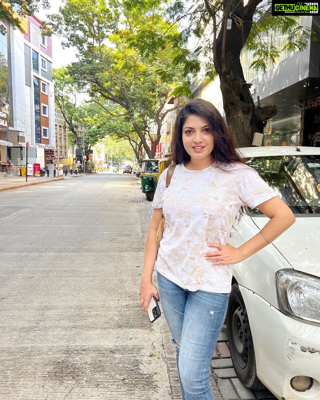 Papri Ghosh Instagram - Standing on Bangalore road #bangalore #city #empty #road #election #day Gandhinagar, Bangalore, Karnataka