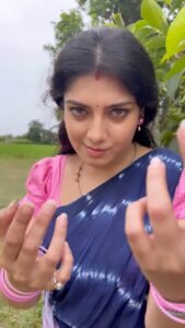 Papri Ghosh Instagram - Joining the trend with punch 🤛 #trending #songs #reelsinstagram #actress #action #boxer #kayal #pandavarillam #serial #suntv