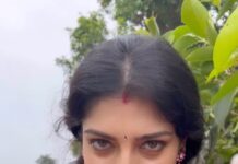 Papri Ghosh Instagram - Joining the trend with punch 🤛 #trending #songs #reelsinstagram #actress #action #boxer #kayal #pandavarillam #serial #suntv