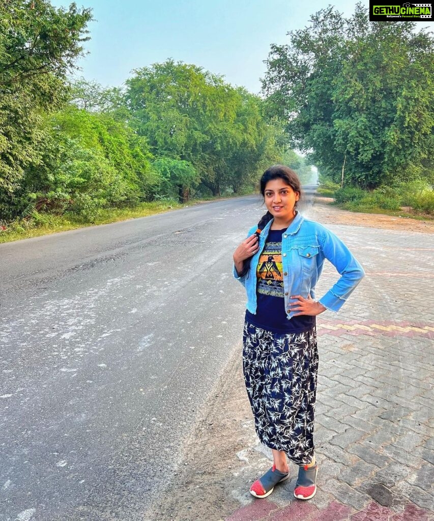 Papri Ghosh Instagram - Good morning 🌞 #goodmorning #roadtrip #nature #earlymorning #tamilnadu #casual #nomakeup #actress #explorewithnareshandpapri