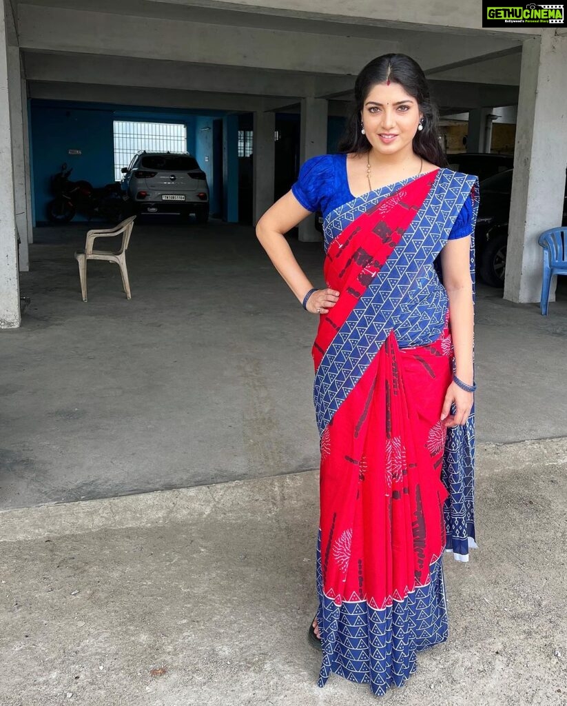 Papri Ghosh Instagram - Being simple is the toughest thing in today’s world #simple #saree #cotton #actress #kayal #pandavarillam #serial #suntv