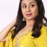 Paridhi Sharma Instagram – When a woman is talking to you, listen to what she says with her eyes.
#yellow #eyes #looks #sunday #actor