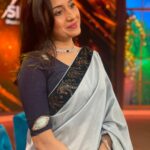 Paridhi Sharma Instagram – You wanna fly, you got to give up the shit that weighs you down…
#sari #newlook #thoughts #sikho #educationbasedshow #mindful #freedom #liberation #beyou