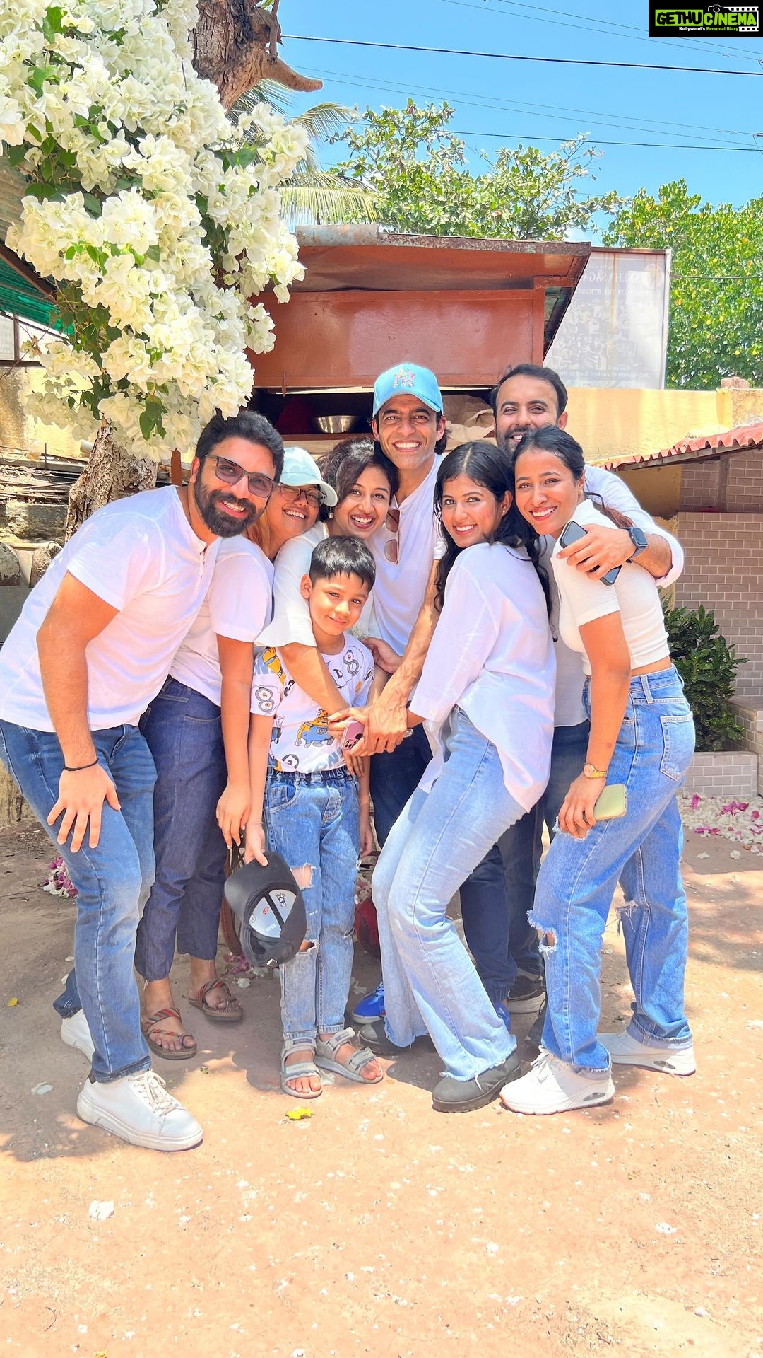 Paridhi Sharma Instagram - Iti si khushi❤️ Best Best Best experience of celebrating birthday with so much love and warmth around 🌸 #birthday #kids #fun #together #humanity #behuman #love #spreadjoy @himanshuashokmalhotra @ishitaa_deshmukh @aaj_ka_kavi @bababali09 @mau0689 @sachdevharsha @itibakshish