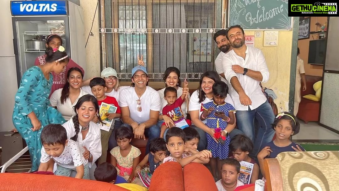 Paridhi Sharma Instagram - The best feeling of celebrating the birthday when you can share love and spread happiness 🙏😀❤️🌸 Thanks to the ashram " Sneha Sagar Ashram" for letting us all celebrate my birthday with all the wonderful kids there🌸🙏 And thanks to my extended family for being there to be the part of this love and togetherness❤️❤️❤️ Thanks @himanshuashokmalhotra @ishitaa_deshmukh @mau0689 @aaj_ka_kavi @arpit_and_me @nandrajogpooja @iamsanketparab @simrann0713 @bababali09 @sachdevharsha @itibakshish and my baby #kishhu #birthdaycelebration #mybirthday #15thmay #happiness #togetherness #oneness #love #children #weareone