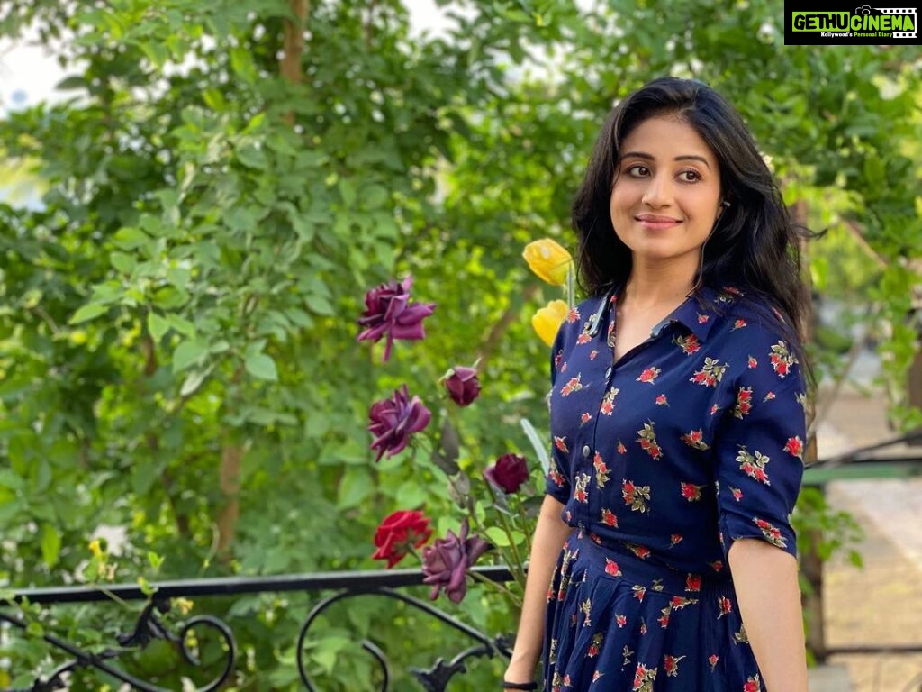Paridhi Sharma Instagram - To be aware means to be sensitive, alive to the things about one, to nature, to people, to colour, to trees, to the environment, to the social structure, the whole thing; to be aware outwardly of all that’s happening and to be aware of what is happening inside. #Jkrishnamurthi #awareness #awaken #deepthoughts #nature #inward #outward