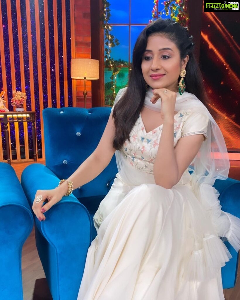 Paridhi Sharma Instagram - It’s futile to ask why. Instead ask yourself, ‘What did I learn from this?’” What have I learned from all of it? There is absolutely no way whatsoever to get through this life without scars. #violadavis #white #newlook #livelife Styled by - @stylebyriyajn Assisted by- @salonitandel_ Outfit- @shivangiaggarwalofficial Jewellery- @shagnaofficial × @mediatribein Coordinated by- @sixsigmanetworks