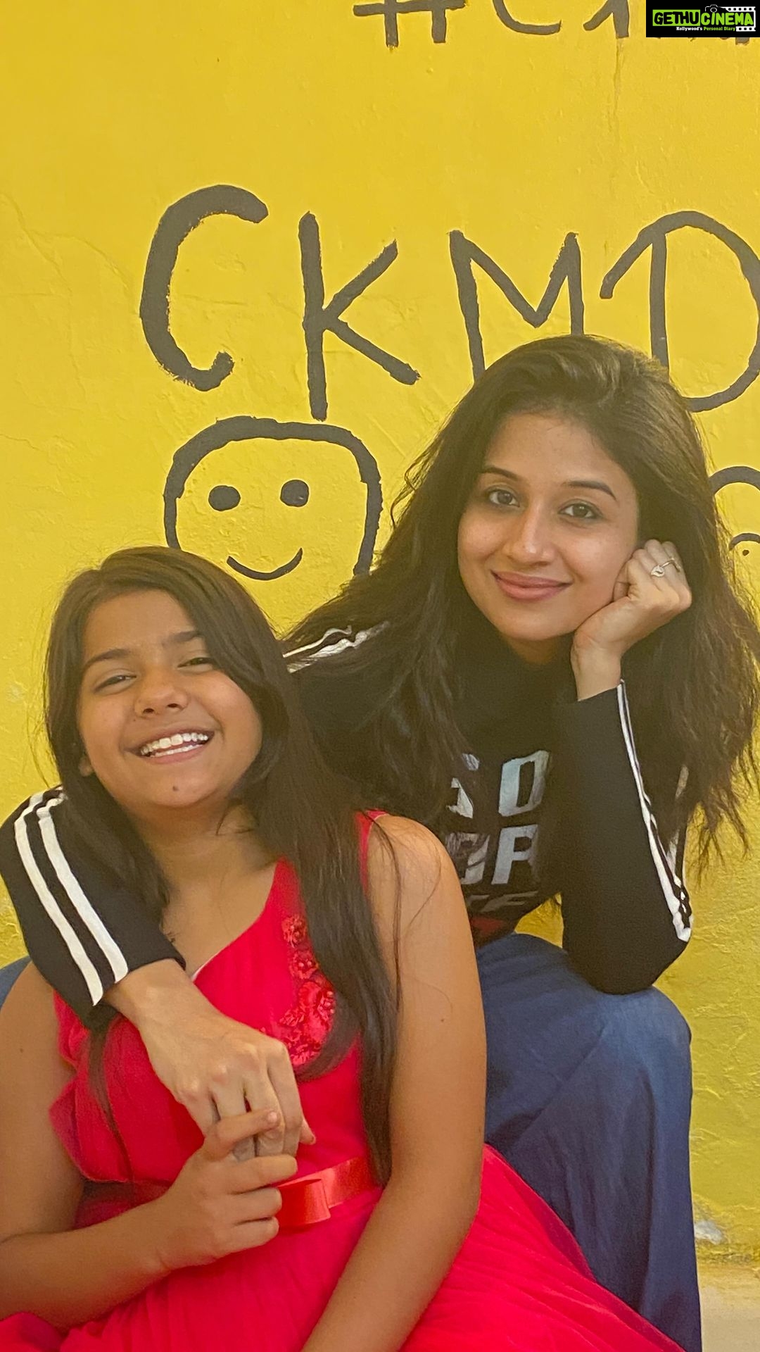 Paridhi Sharma Instagram - #happyinternationaldanceday Had a wonderful time dancing on this song with my favourite @vaishnaviprajapati___official ❤️❤️❤️ #dance #throwback #ckmdk #bts #shooting
