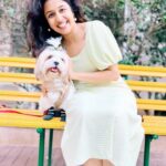 Paridhi Sharma Instagram - Cuteness overloaded❤️😀 #cutepuppy #love #bonding #happiness