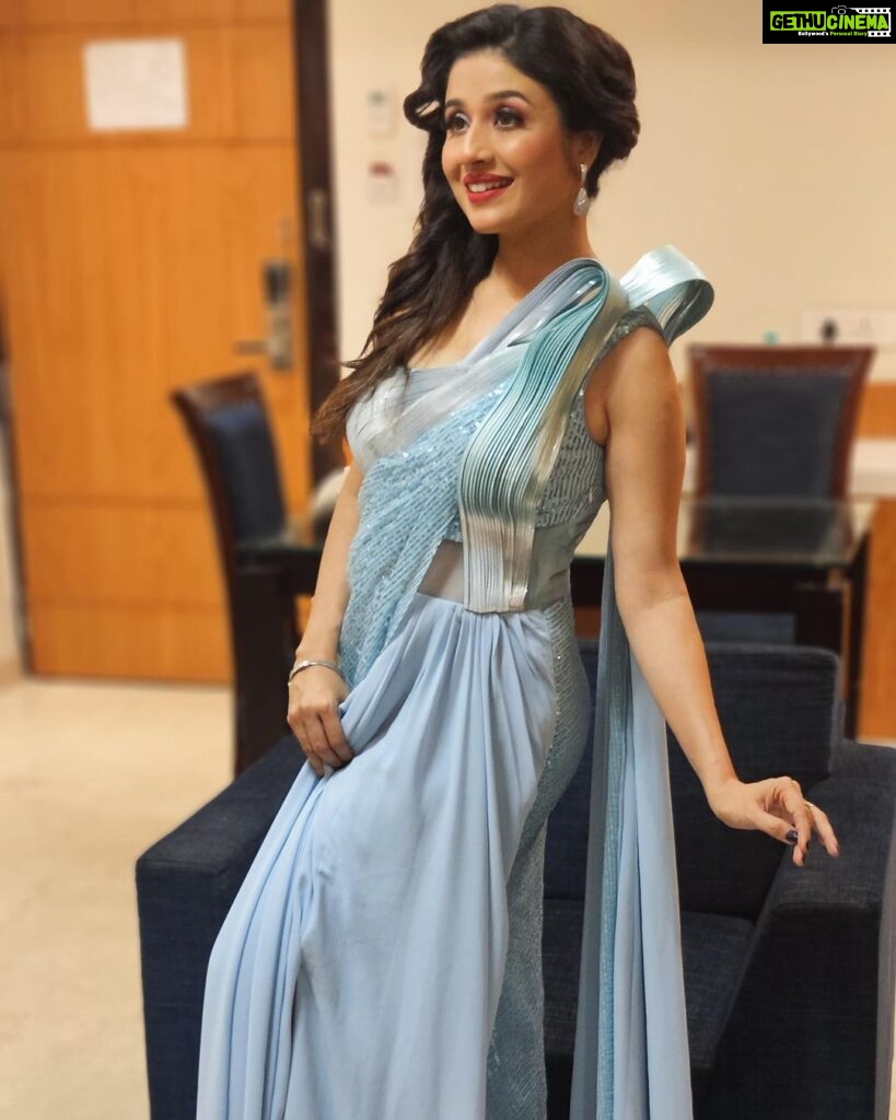 Paridhi Sharma Instagram - As you start to walk on the way, the way appears. Rumi #blue #dress #event #actress #banaras #posing Event By: @mallika_e_awadh Styled by @stylebyriyajn Outfit by @kmbykavita PR by @devampandeyofficial