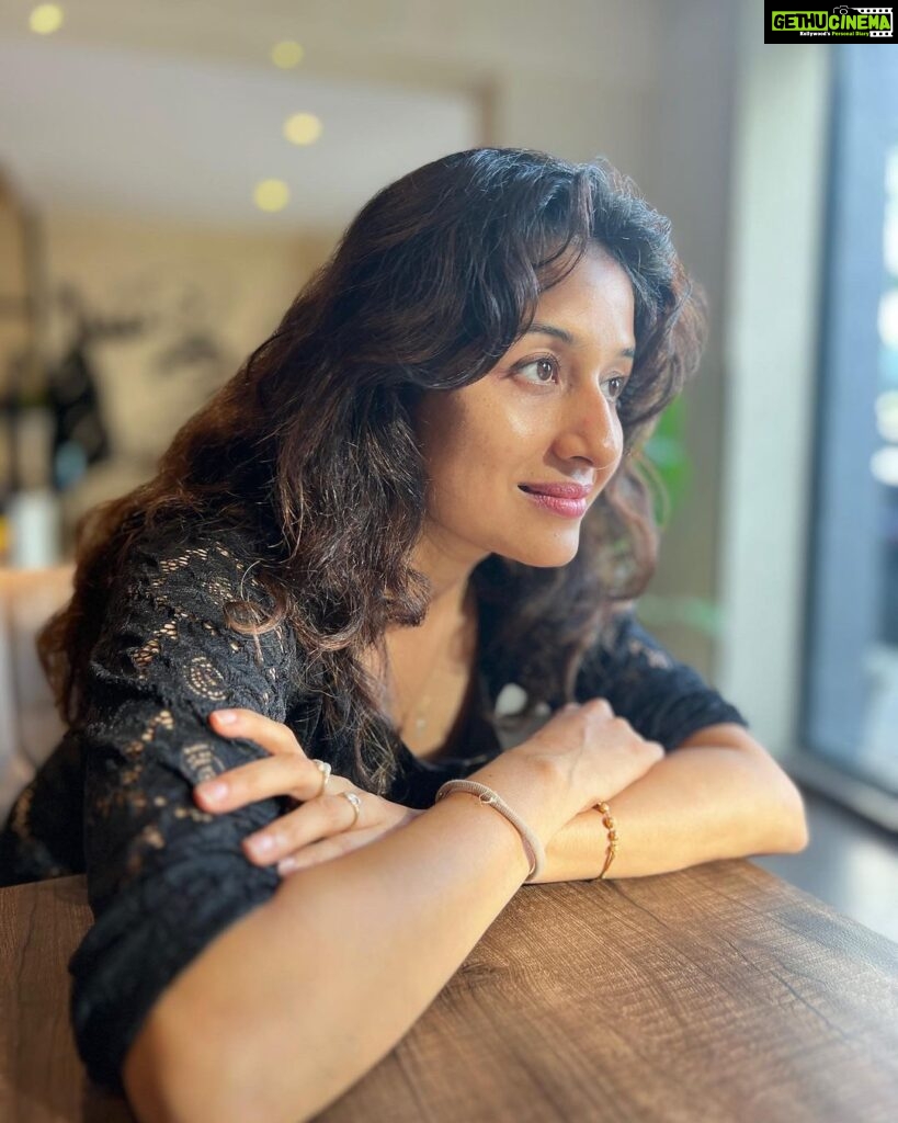 Paridhi Sharma Instagram - We think too much and feel too little.. #charliechaplin #letsfeelmore #thought #mindful #black #posing #simple #smile#actress