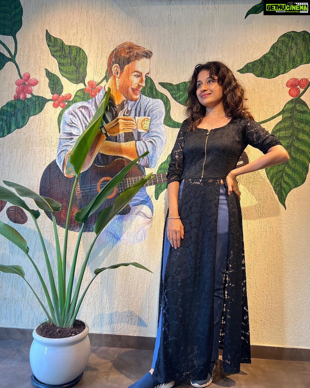 Paridhi Sharma Instagram - We think too much and feel too little.. #charliechaplin #letsfeelmore #thought #mindful #black #posing #simple #smile#actress