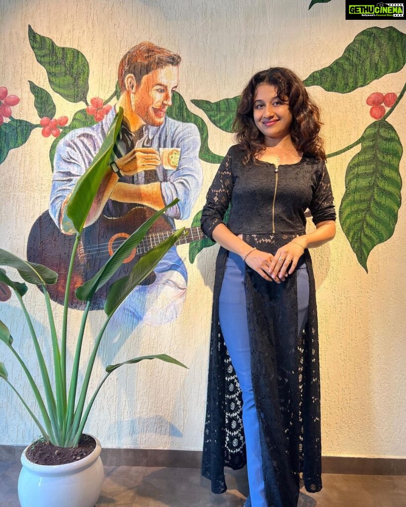 Paridhi Sharma Instagram - We think too much and feel too little.. #charliechaplin #letsfeelmore #thought #mindful #black #posing #simple #smile#actress