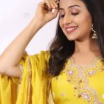 Paridhi Sharma Instagram – When a woman is talking to you, listen to what she says with her eyes.
#yellow #eyes #looks #sunday #actor