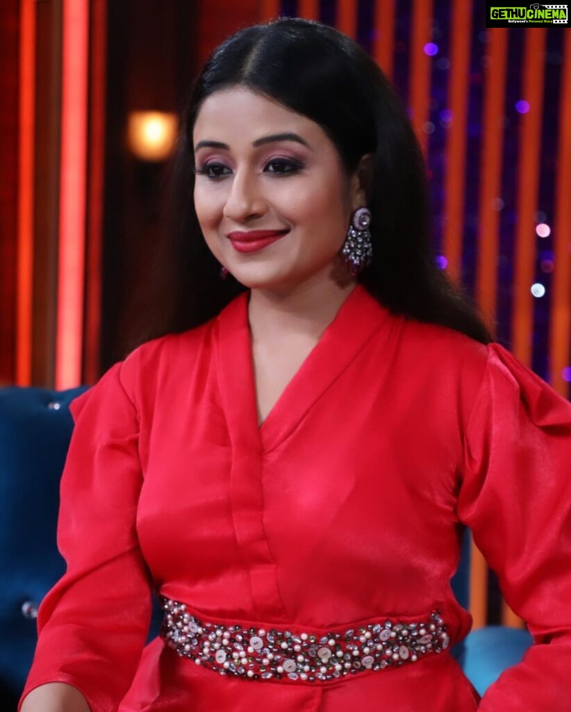 Paridhi Sharma Instagram - I want to feel my life while I'm in it.. #red #newlook #liveit #life #inthemoment #evolve Styled by - @stylebyriyajn Assisted by- @salonitandel_ Outfit- @japroseboutiqueofficial Jewellery- @shillpapuriidesignerjewellery Coordinated by- @sixsigmanetworks