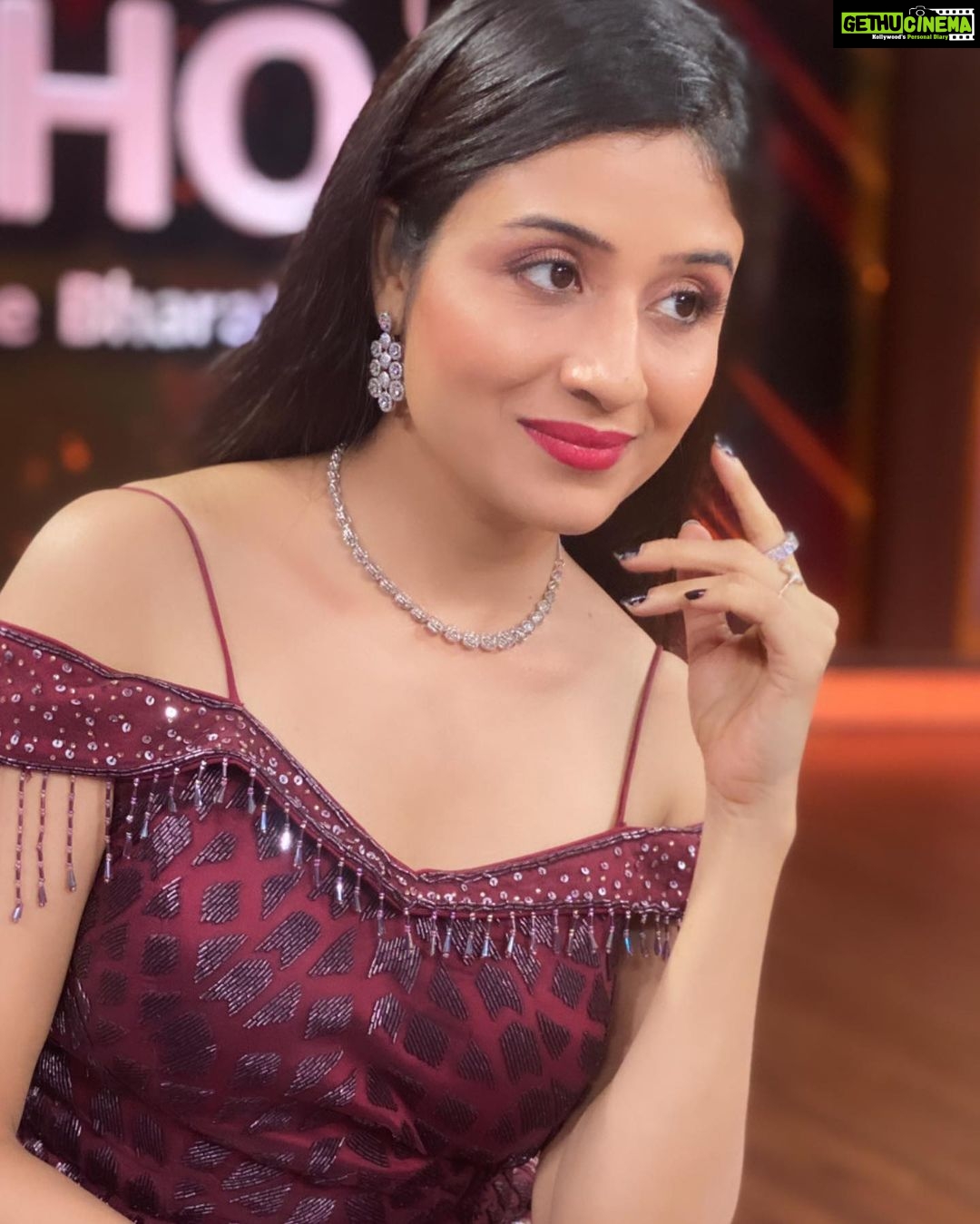 Paridhi Sharma Instagram - Everywhere you go, take a smile with you.. #smile #newlook #actress #paridhisharma Styled by - @stylebyriyajn Assisted by- @salonitandel_ Outfit- @riyazreshmagangjilibas @riyazgangjilibas @reshmariyazgangjilibas Jewellery- @shillpapuriidesignerjewellery & @shagnaofficial × @mediatribein Coordinated by- @sixsigmanetworks