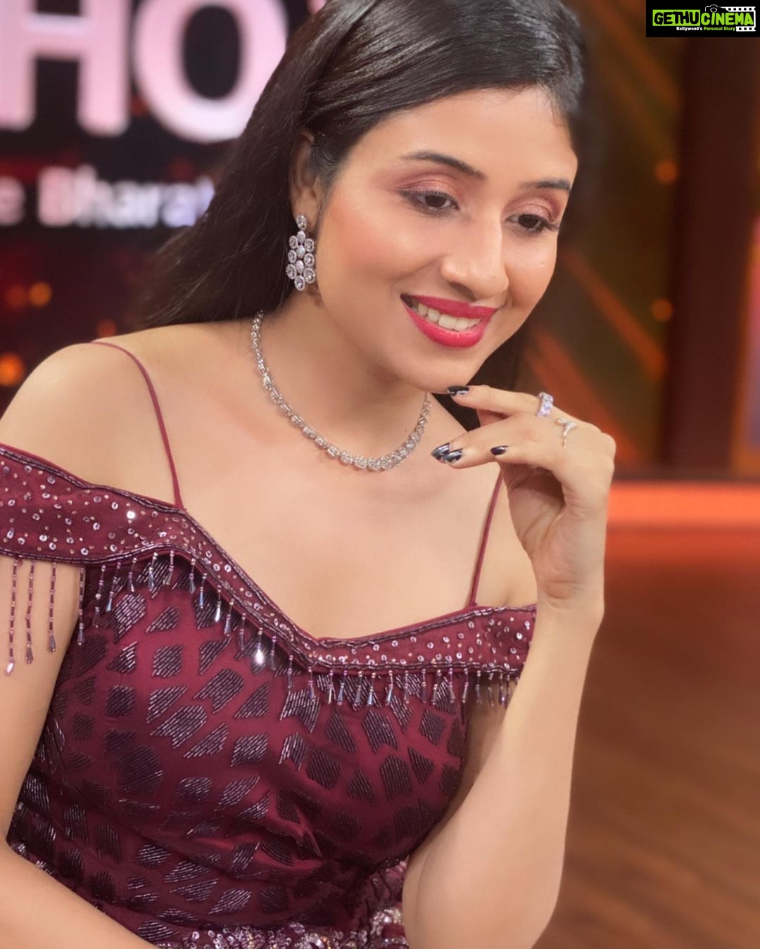 Paridhi Sharma Instagram - Everywhere you go, take a smile with you.. #smile #newlook #actress #paridhisharma Styled by - @stylebyriyajn Assisted by- @salonitandel_ Outfit- @riyazreshmagangjilibas @riyazgangjilibas @reshmariyazgangjilibas Jewellery- @shillpapuriidesignerjewellery & @shagnaofficial × @mediatribein Coordinated by- @sixsigmanetworks