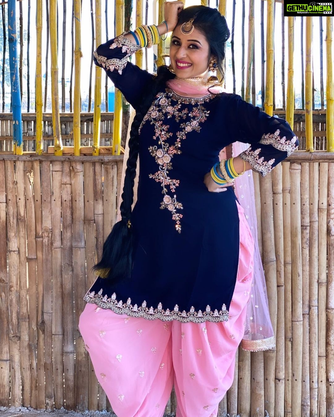 Paridhi Sharma Instagram - Happy Vaisakhi ππ»β¨ Aap, teh aap ji de parivaar nu vi Baisakhi di lakh lakh vadaiyaa jii.. Wahe Guru Ji sab da bhala karein!!_πΈπ #happyvaisakhi #celebrationday #punjabivibes #gurunanakdevji #coloursofindia #festival