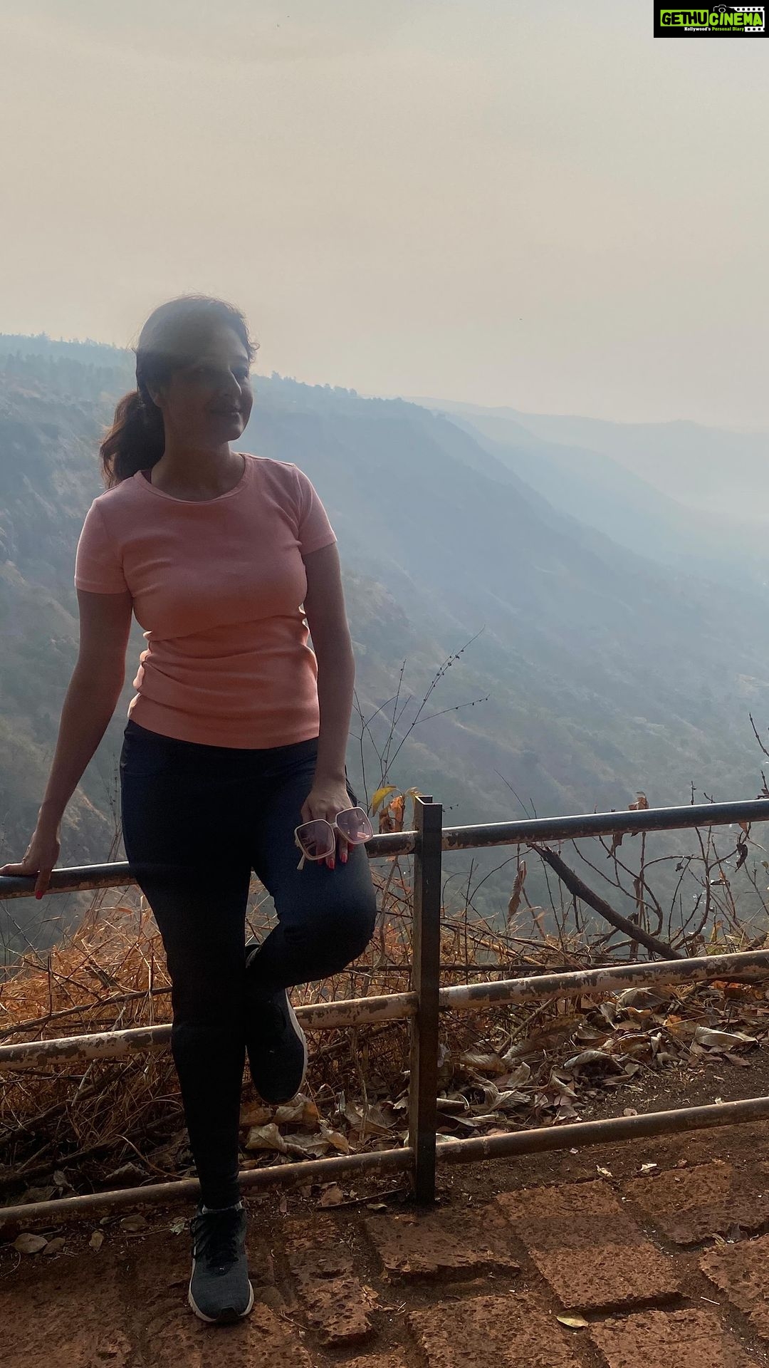 Paridhi Sharma Instagram - Breath in the nature ❤️ #nature #truehome #humans #freshair #beonewithnature #naturelover