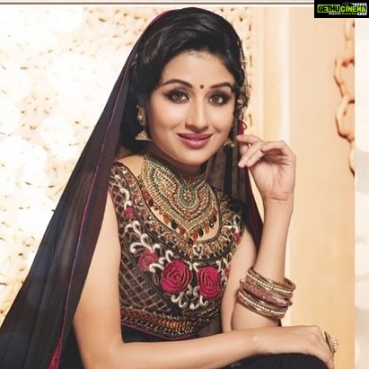 Paridhi Sharma Instagram - गुड़ी पड़वा की शुभकामनाएं🌺 #happygudipadwa #indianfestival #celebrate #pray
