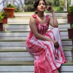 Paridhi Sharma Instagram - No matter how plain a woman may be, if truth and honesty are written across her face, she will be beautiful. #monday #pink #nature #innerbeauty #pose #instapic