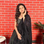Paridhi Sharma Instagram - यूँ भी इक बार तो होता कि समुंदर बहता कोई एहसास तो दरिया की अना का होता.. #gulzar #shayari #soch #adakari