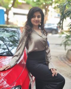Paridhi Sharma Instagram - I can be changed by what happens to me. But I refuse to be reduced by it.
#embraceyourself #beauthentic #valueyourownself #selflove #style #posing