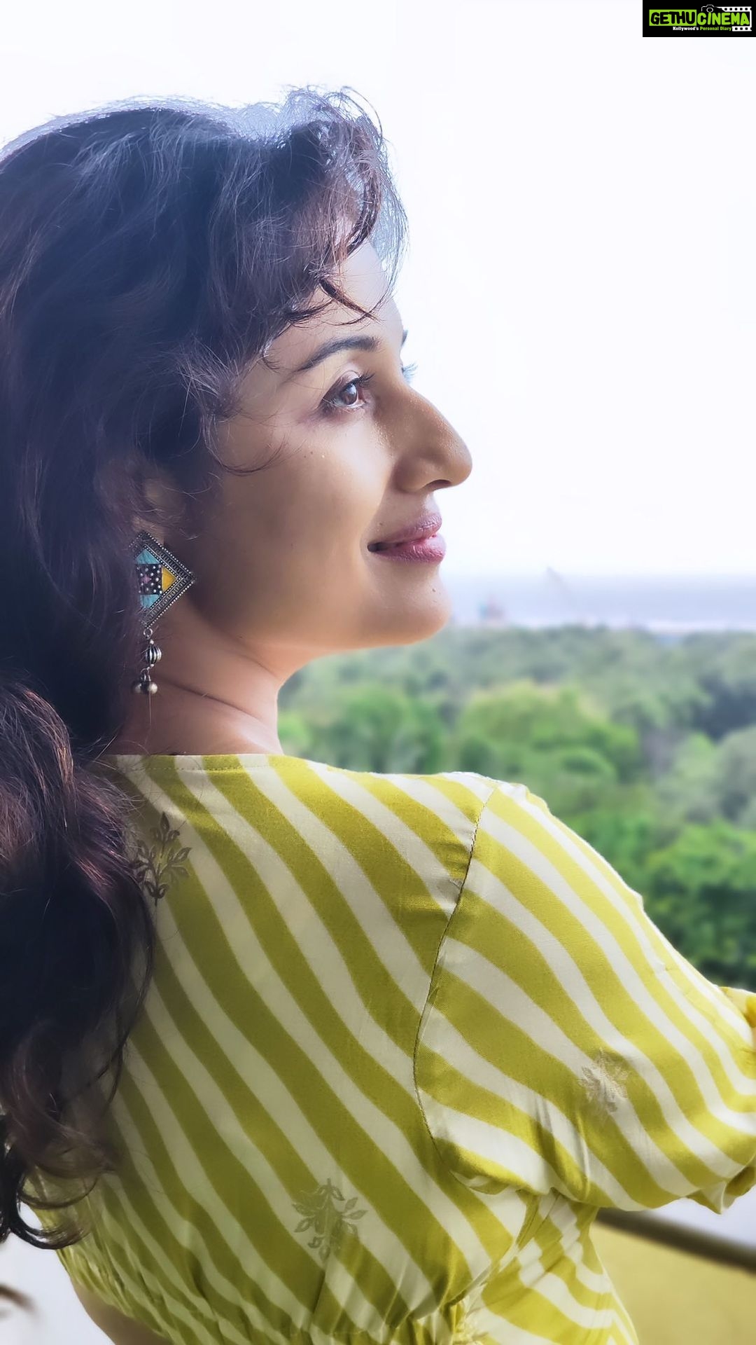 Paridhi Sharma Instagram - तस्वीरे... #candidphotography #green #nature #sea #mumbaiview #randomclicks #natural