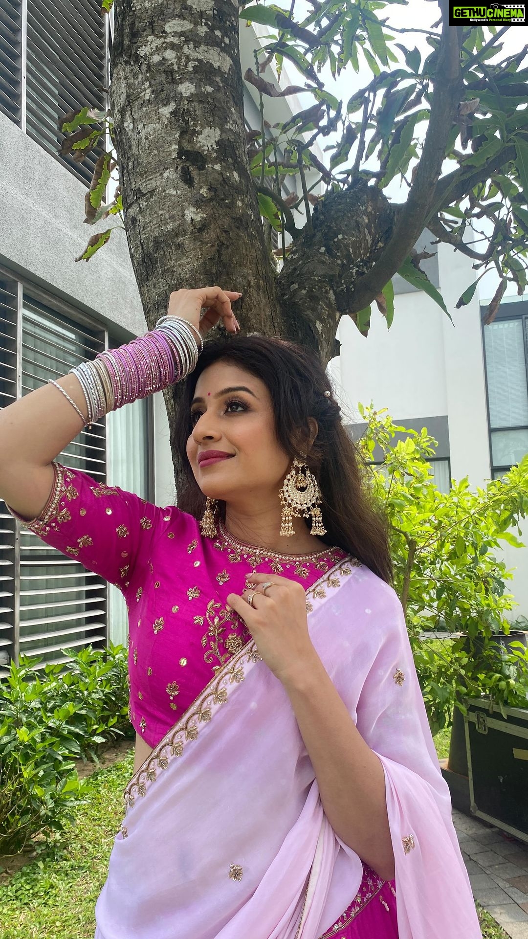 Paridhi Sharma Instagram - Tere mukhde se🌸 #pink #dance #feelthereel #nature #actress Styled by- @stylebyriyajn Outfit- @pariscreation7
