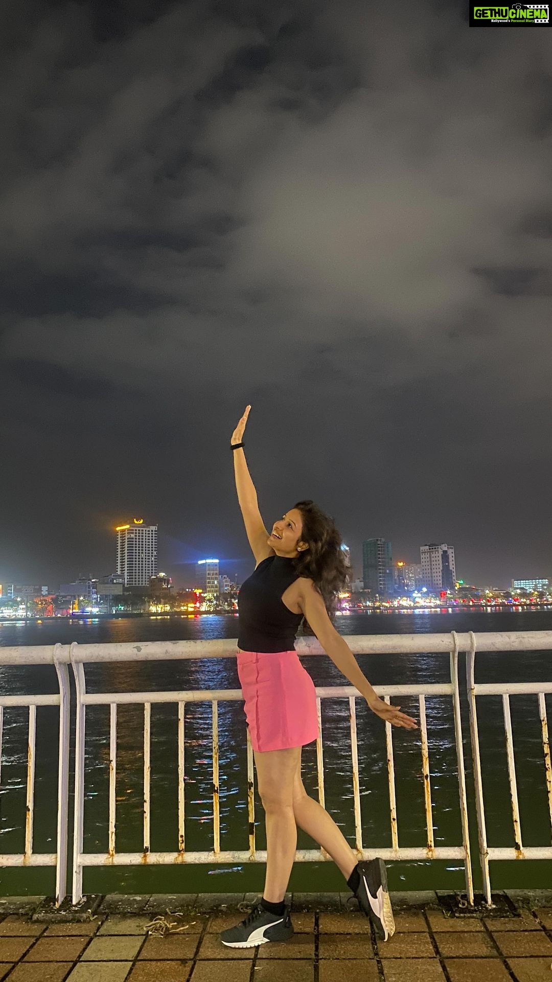 Paridhi Sharma Instagram - 😎😝🥳 #mastitime #freemind #travelling #vietnamstreet #music