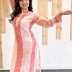 Paridhi Sharma Instagram - Classical vibes Space credit @kalariwarriors 🙏 #pink #natraj #simplelook #actor